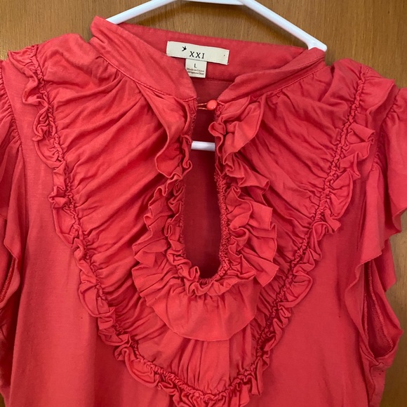 Large Ruffled Top - Picture 2 of 5